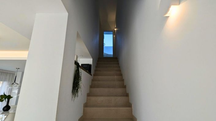 Image No.24-3 Bed House for sale