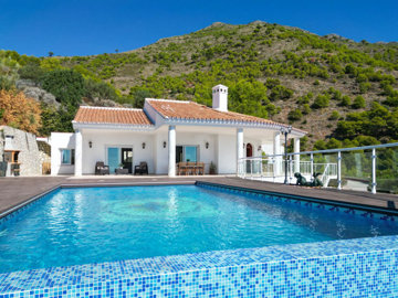 5 Bed Villa for sale