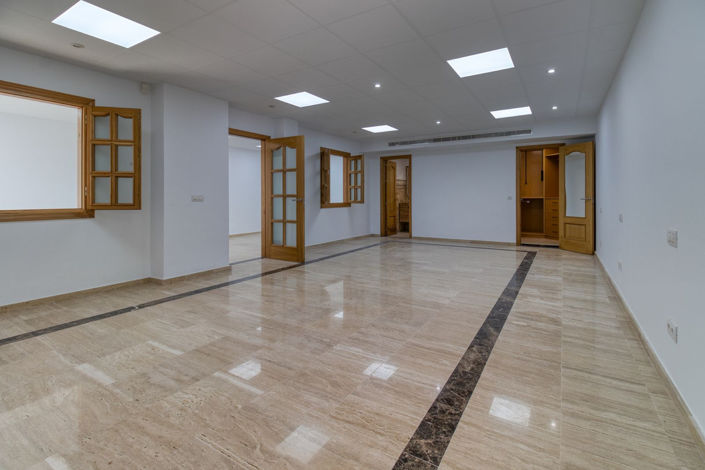 Image No.19-5 Bed Villa for sale