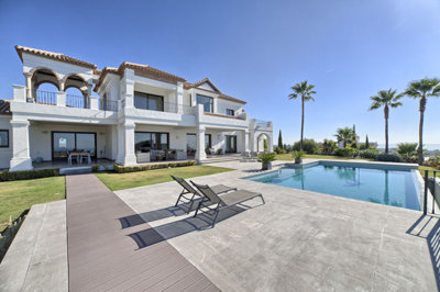 6 Bed Villa for sale