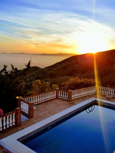 Image No.1-6 Bed Villa for sale