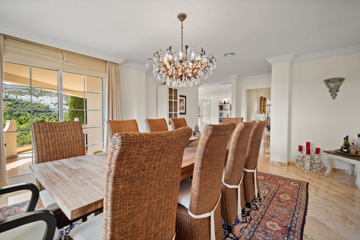 Image No.12-6 Bed Villa for sale