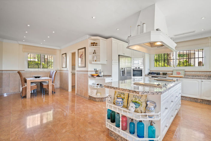 Image No.14-6 Bed Villa for sale