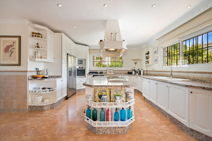 Image No.15-6 Bed Villa for sale