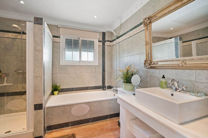 Image No.31-6 Bed Villa for sale