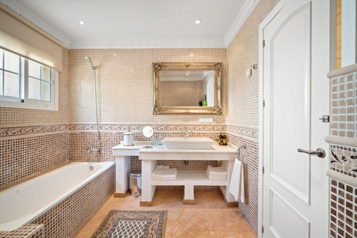 Image No.38-6 Bed Villa for sale