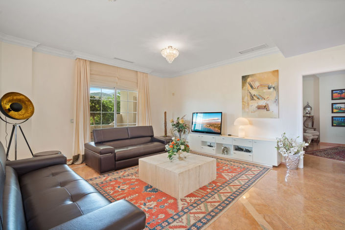 Image No.8-6 Bed Villa for sale