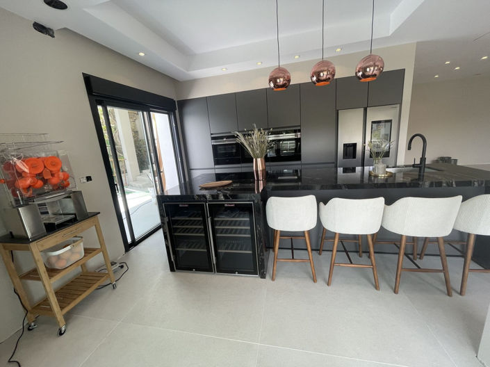 Image No.9-7 Bed Villa for sale