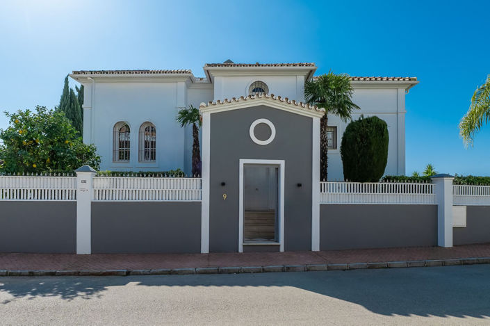 Image No.1-4 Bed Villa for sale
