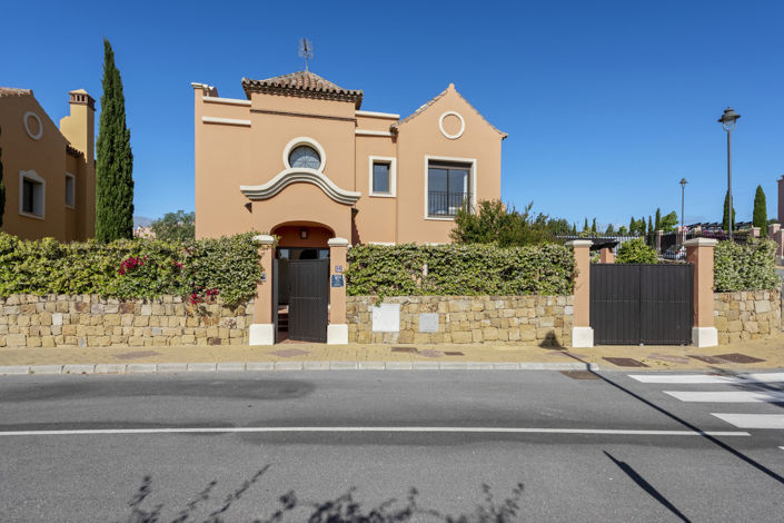 Image No.1-4 Bed Villa for sale