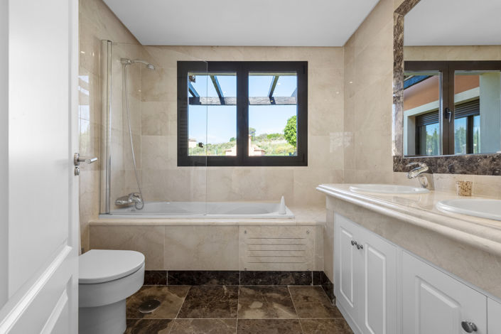 Image No.12-4 Bed Villa for sale