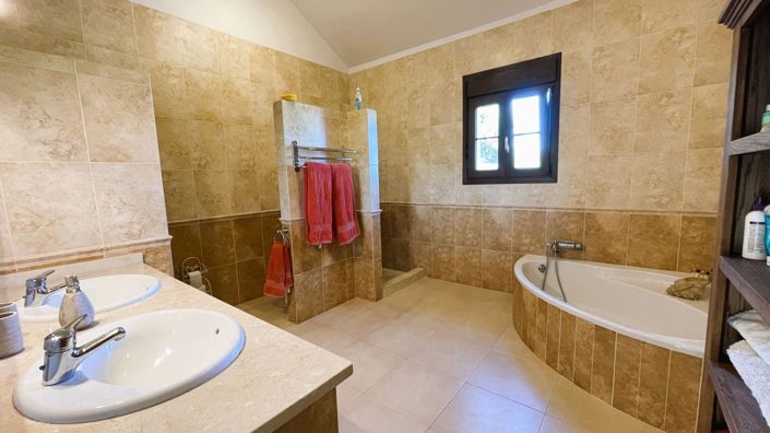 Image No.12-4 Bed Villa for sale