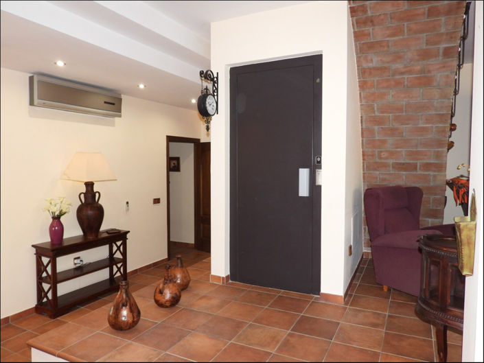 Image No.9-5 Bed Townhouse for sale