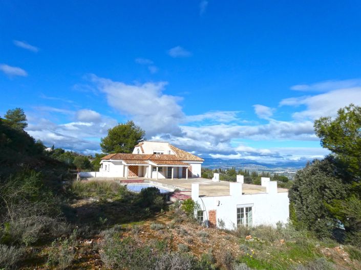 Image No.1-9 Bed Villa for sale