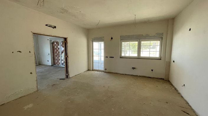 Image No.10-9 Bed Villa for sale