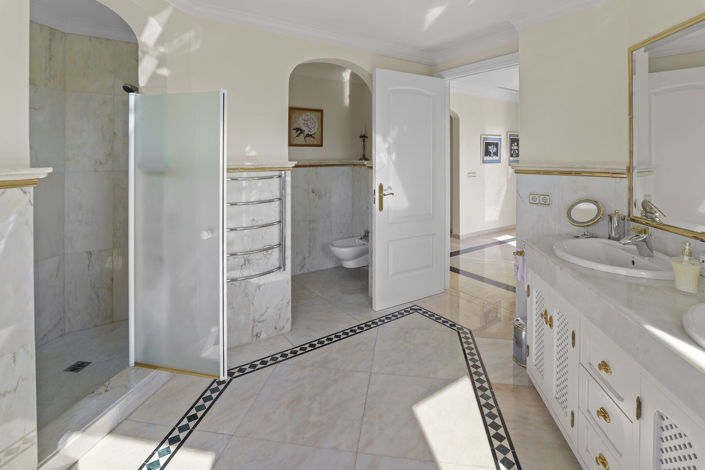 Image No.30-5 Bed Villa for sale