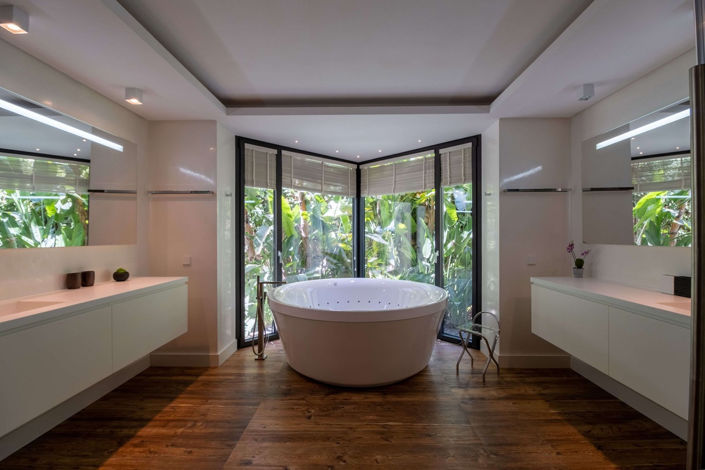 Image No.2-5 Bed Villa for sale