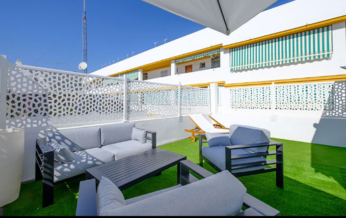 Image No.1-6 Bed Townhouse for sale