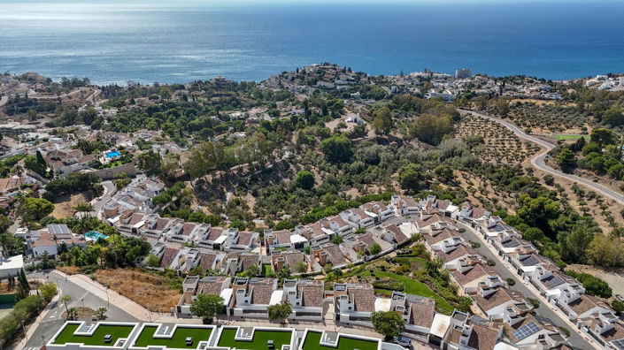 Image No.2-4 Bed Villa for sale