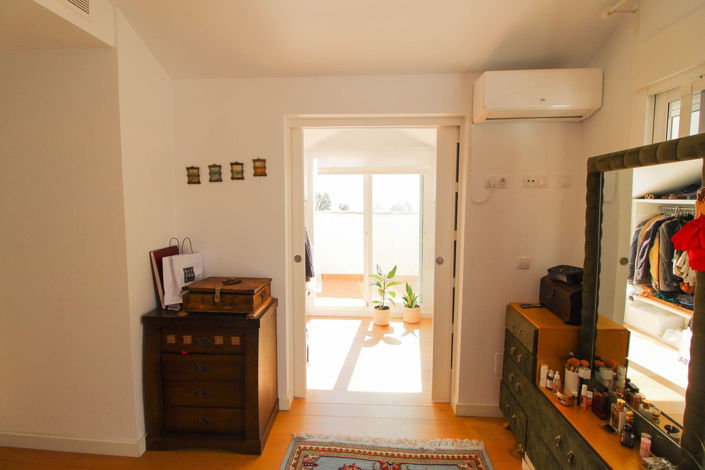 Image No.40-4 Bed Villa for sale