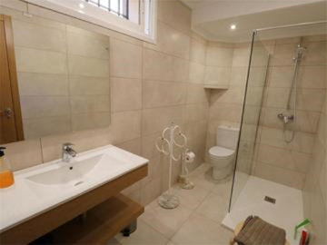 8-e64a9055bba3e77ac8aca3b893cdf826