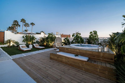 10-bb915d1cb19341576dcdc994b81ab9c5