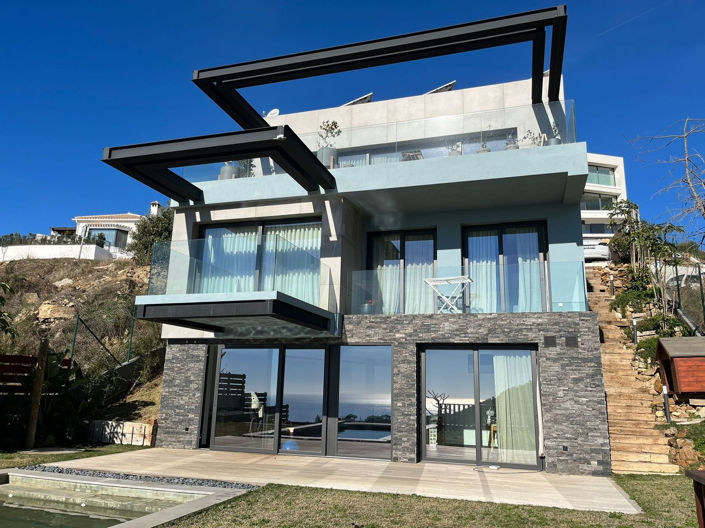 Image No.1-5 Bed Villa for sale