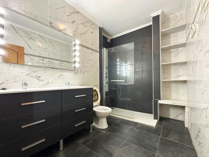 Image No.20-3 Bed Townhouse for sale