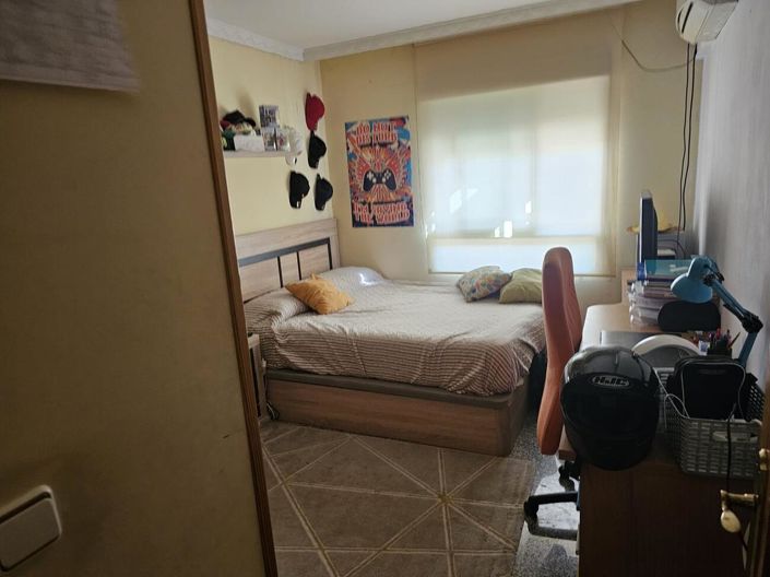 Image No.20-4 Bed Property for sale