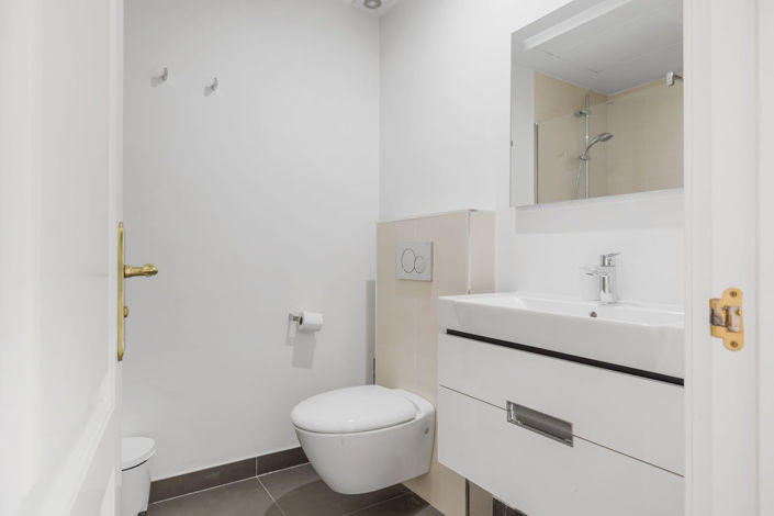 Image No.35-5 Bed Townhouse for sale