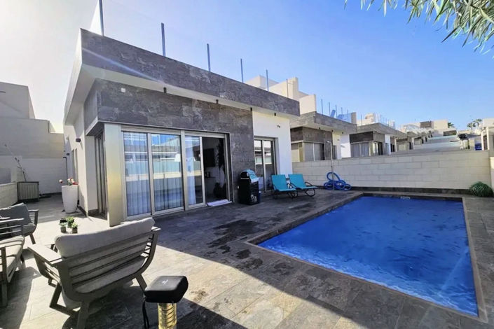Image No.1-3 Bed House for sale