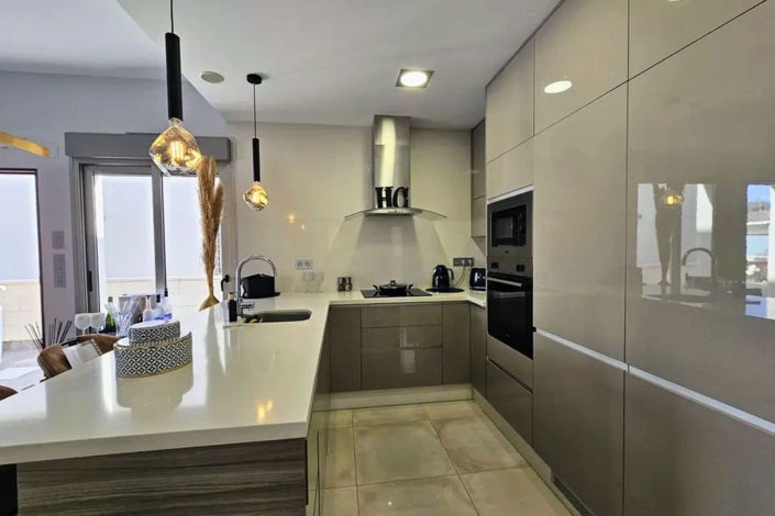 Image No.11-3 Bed House for sale