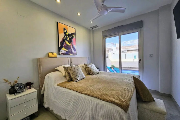 Image No.13-3 Bed House for sale