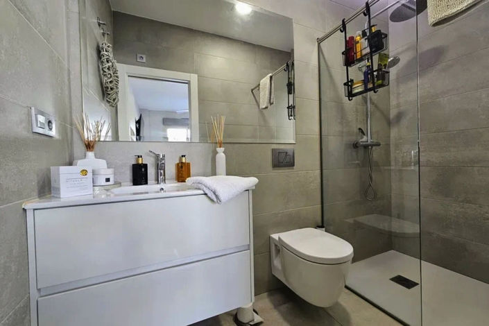 Image No.15-3 Bed House for sale