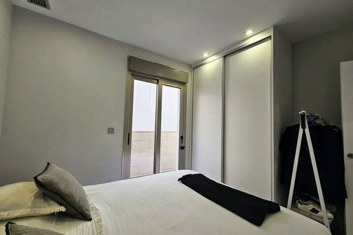 Image No.20-3 Bed House for sale