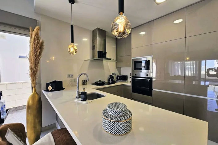 Image No.9-3 Bed House for sale