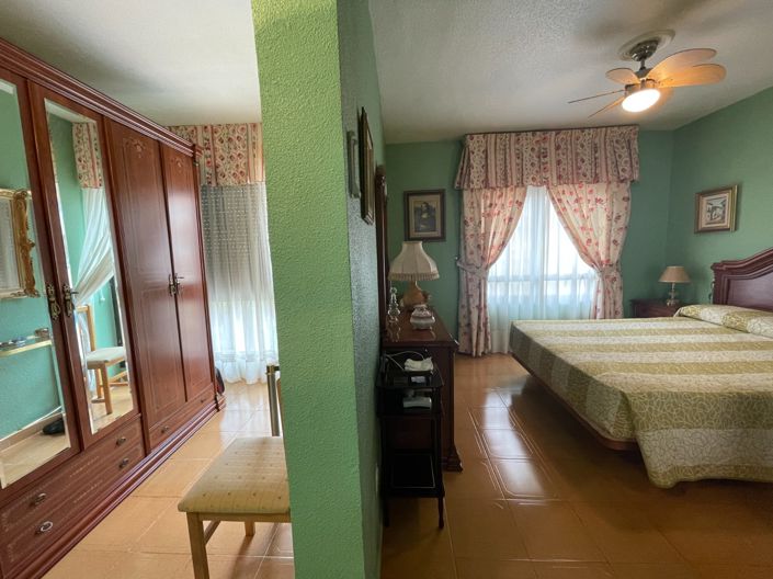 Image No.5-5 Bed Townhouse for sale