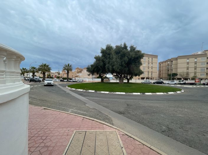 Image No.8-5 Bed Townhouse for sale