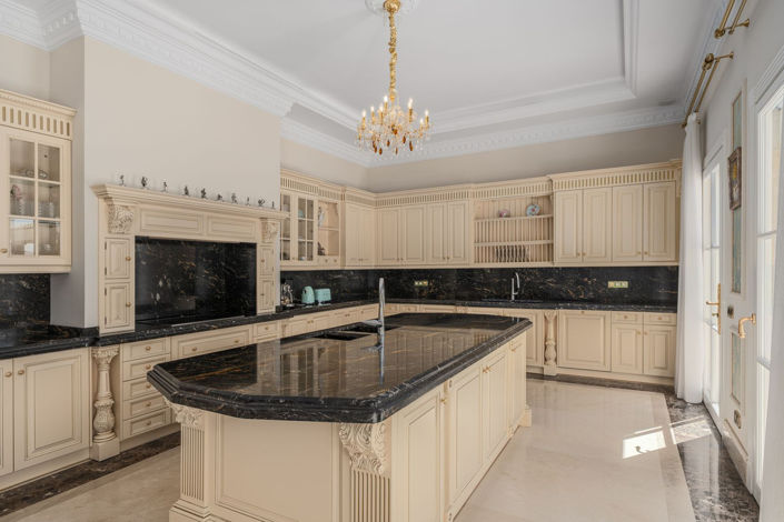 Image No.3-7 Bed Villa for sale