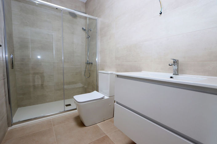 Image No.17-3 Bed House for sale