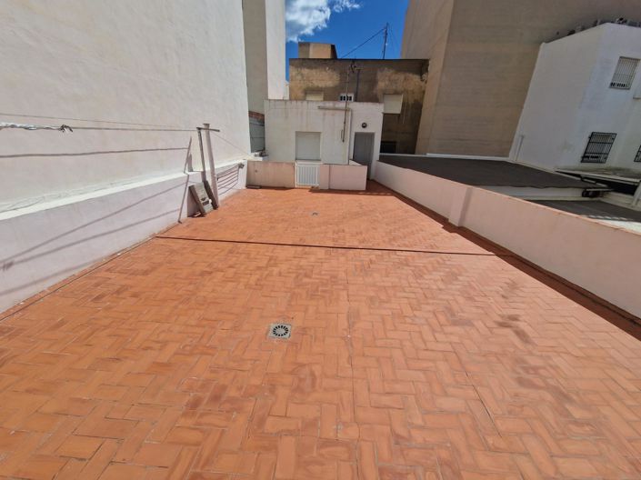 Image No.20-4 Bed Townhouse for sale