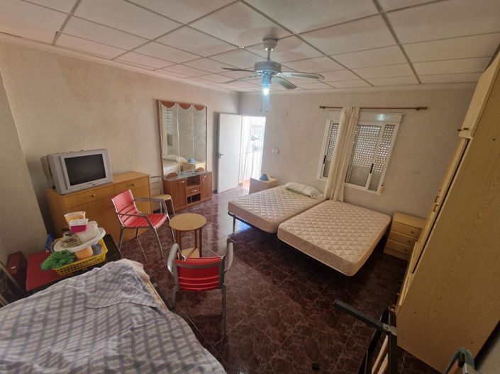 Image No.22-4 Bed Townhouse for sale