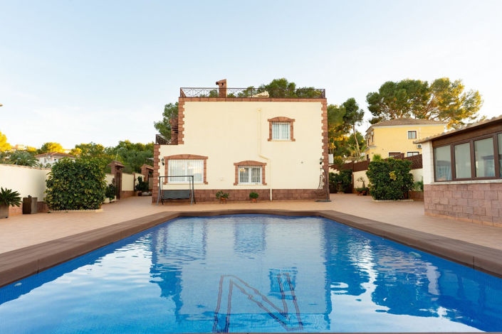 Image No.1-7 Bed House for sale