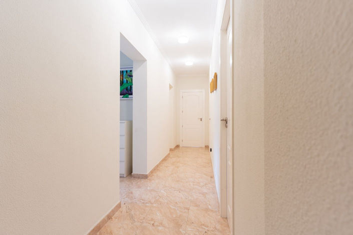 Image No.18-7 Bed House for sale