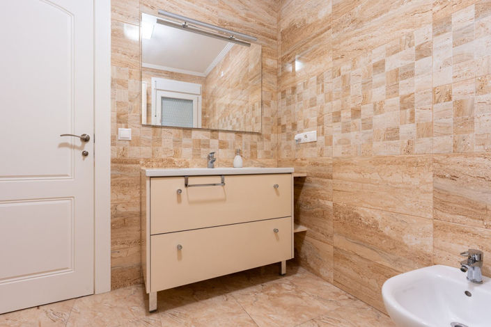 Image No.21-7 Bed House for sale