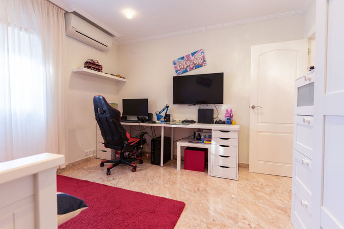 Image No.23-7 Bed House for sale