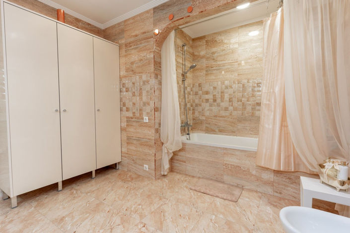 Image No.45-7 Bed House for sale