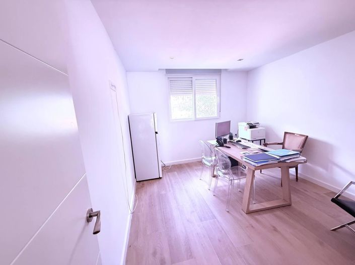 Image No.11-3 Bed Townhouse for sale