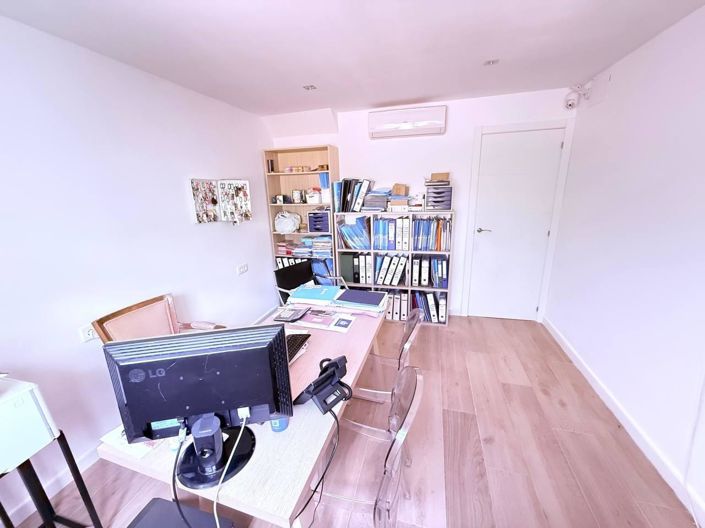 Image No.12-3 Bed Townhouse for sale