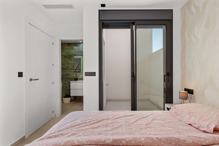 Image No.9-4 Bed Villa for sale